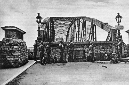 Čs_legionáři_z_Itálie_obsadili_most_v_Bratislavě_květen_1919